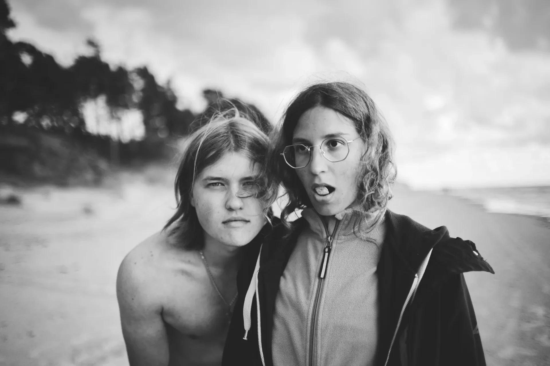 Two young Erasmus+ participants on the beach